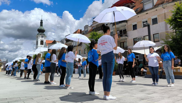 Valpovački maturanti otplesali quadrillu